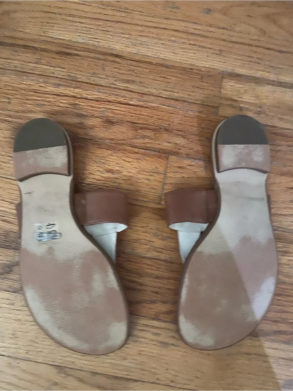 Women’s mK thong sandals 7 tan leather Upper; gold MK emblem